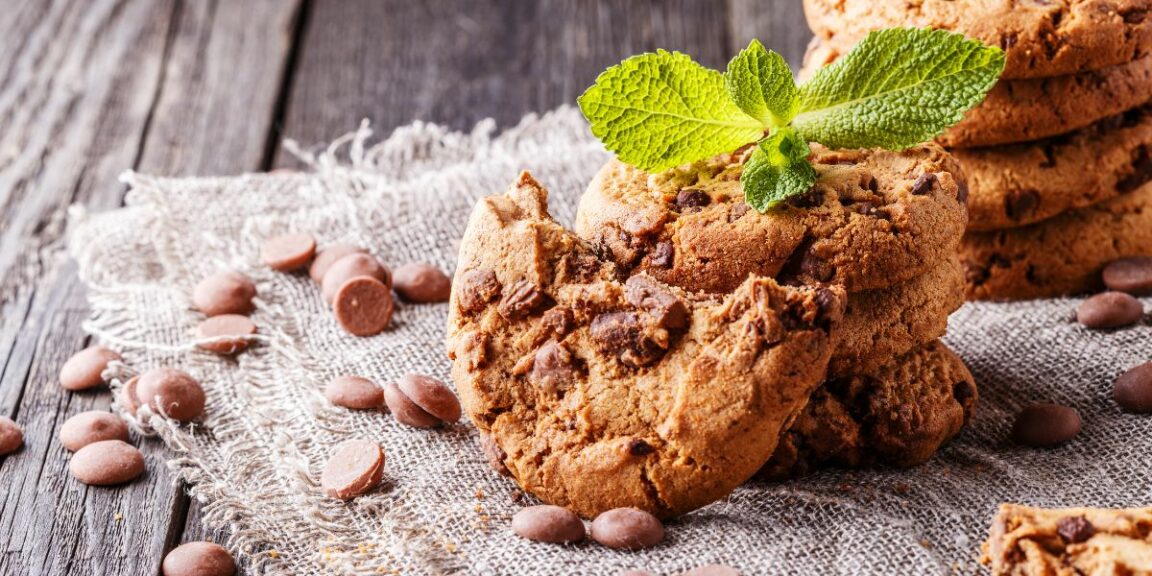 Biscuits à l'écorce de menthe poivrée et au chocolat - Une recette facile et économique pour un plaisir sucré !
