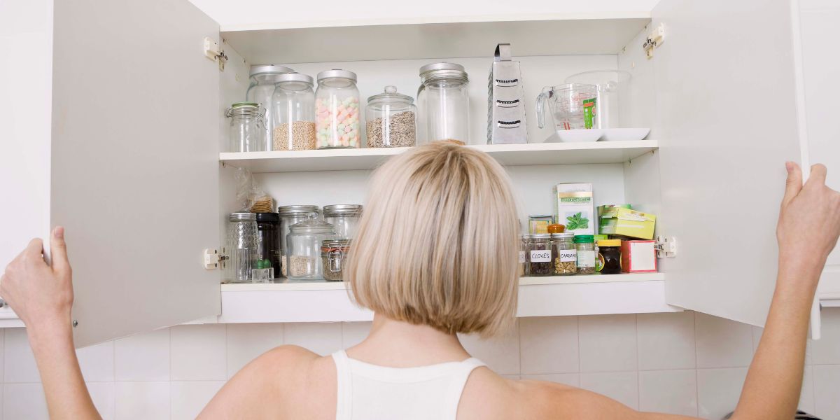 Vous ne croirez pas ce qui se cache dans vos armoires de cuisine ! Désencombrez dès maintenant en commençant par ces 7 objets!