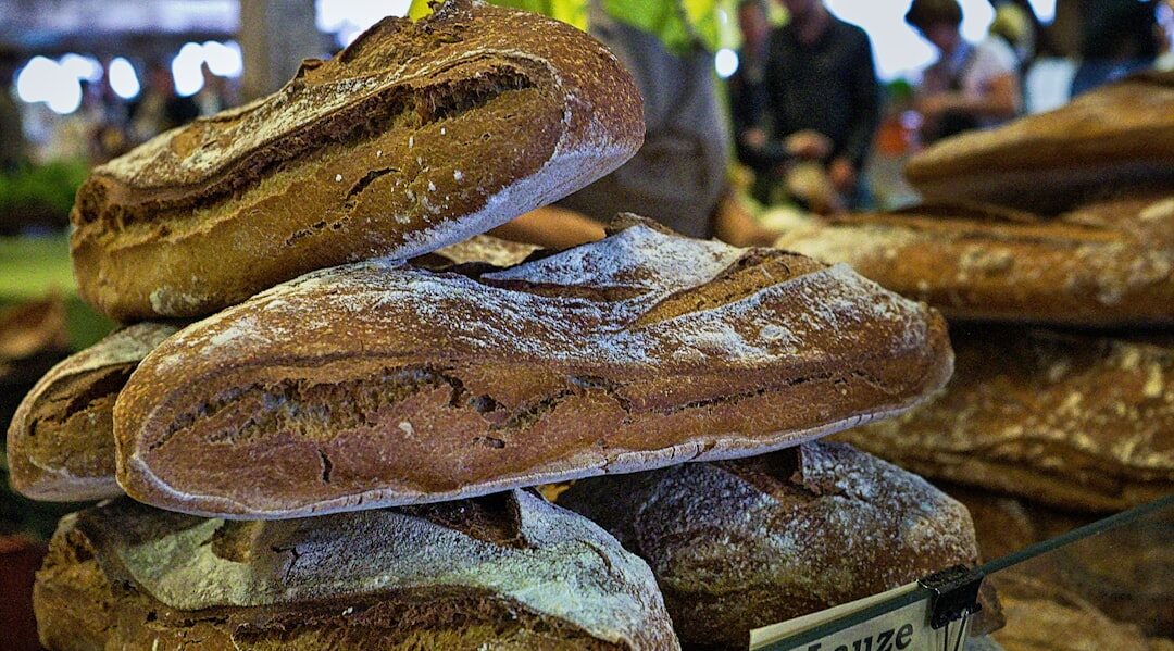 découvrez l'art du pain fait maison avec nos recettes faciles et délicieuses. apprenez à pétrir, façonner et cuire votre propre pain pour des moments savoureux en famille ou entre amis.